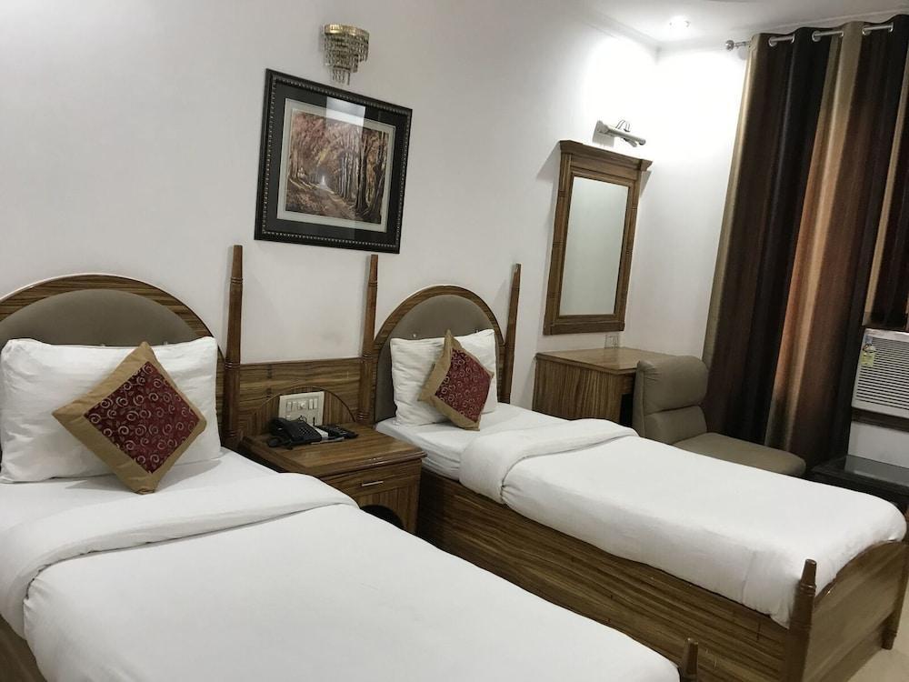 דלהי Tjs Royal Hotel מראה חיצוני תמונה