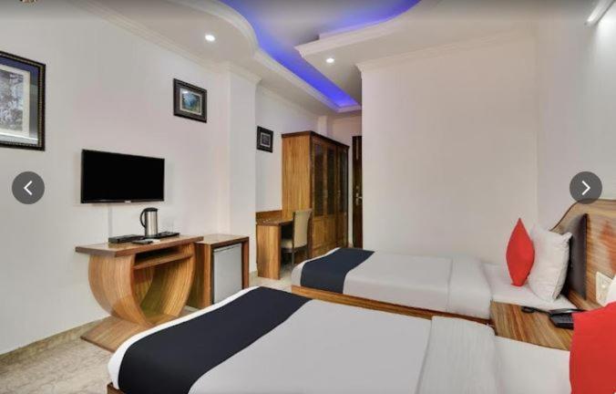 דלהי Tjs Royal Hotel מראה חיצוני תמונה