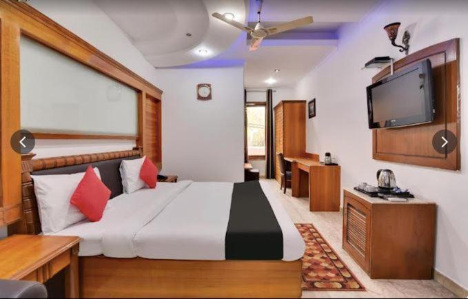 דלהי Tjs Royal Hotel מראה חיצוני תמונה
