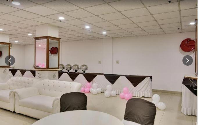 דלהי Tjs Royal Hotel מראה חיצוני תמונה