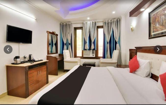 דלהי Tjs Royal Hotel מראה חיצוני תמונה